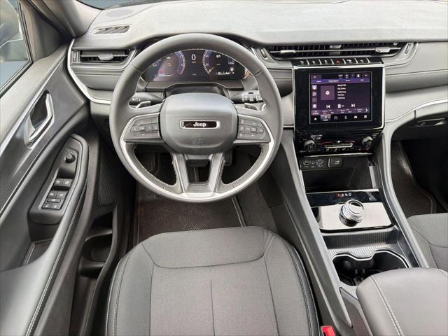 2026 Jeep Grand Cherokee Laredo 4x2