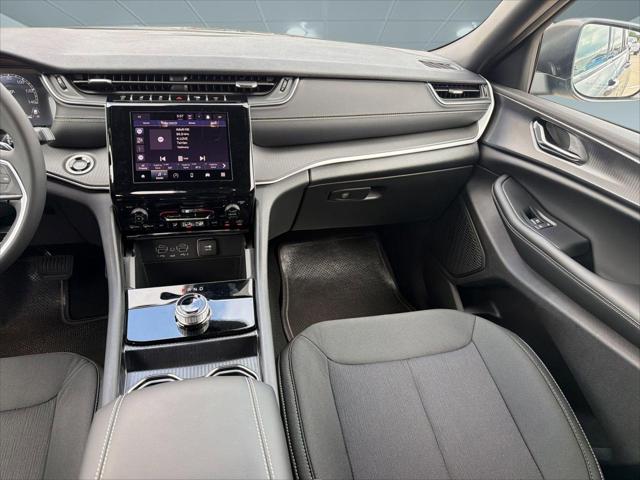2026 Jeep Grand Cherokee Laredo 4x2