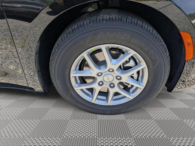 2027 Chrysler Pacifica Select