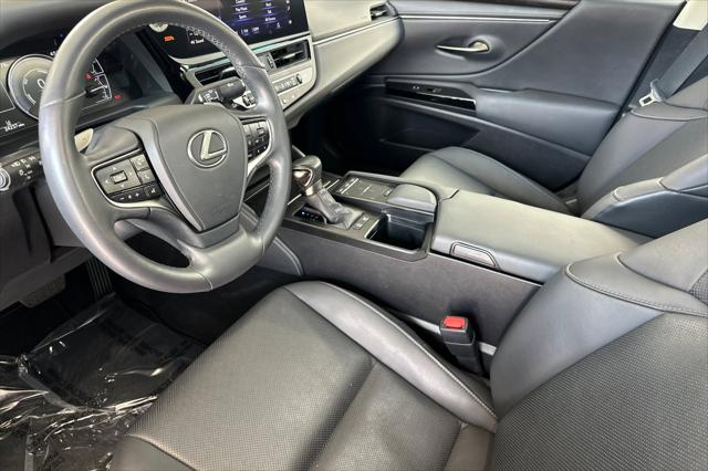 2022 Lexus ES 300h 300h