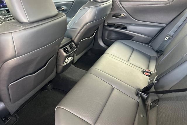 2022 Lexus ES 300h 300h