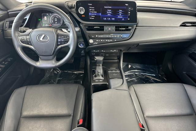 2022 Lexus ES 300h 300h