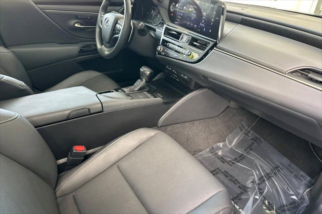 2022 Lexus ES 300h 300h