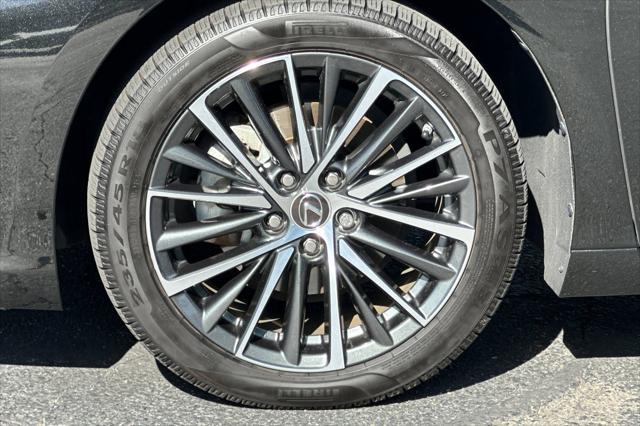 2022 Lexus ES 300h 300h