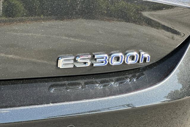 2022 Lexus ES 300h 300h