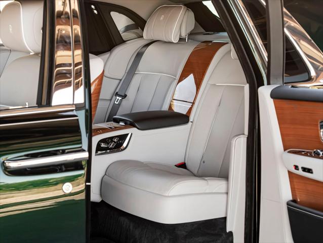 2023 Rolls-Royce Phantom Base