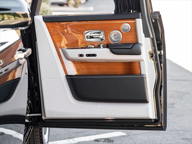 2023 Rolls-Royce Phantom Base