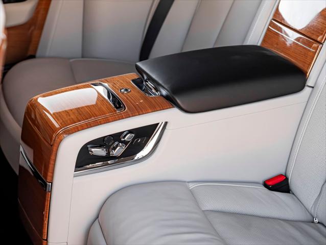2023 Rolls-Royce Phantom Base