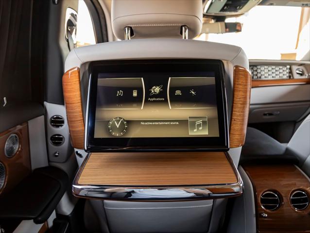 2023 Rolls-Royce Phantom Base