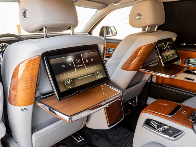 2023 Rolls-Royce Phantom Base