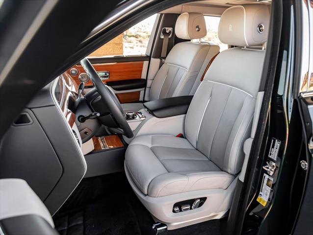 2023 Rolls-Royce Phantom Base