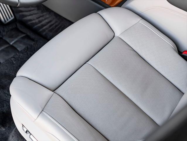2023 Rolls-Royce Phantom Base