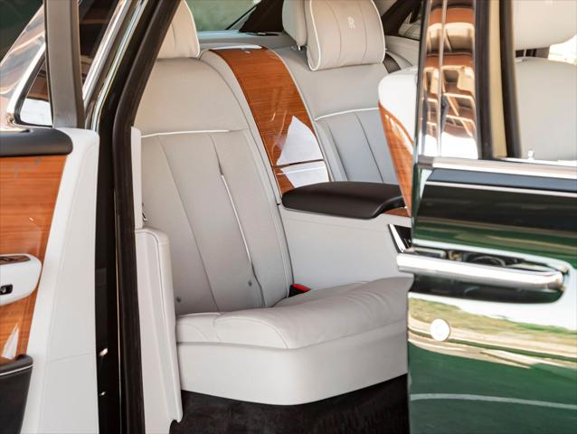 2023 Rolls-Royce Phantom Base