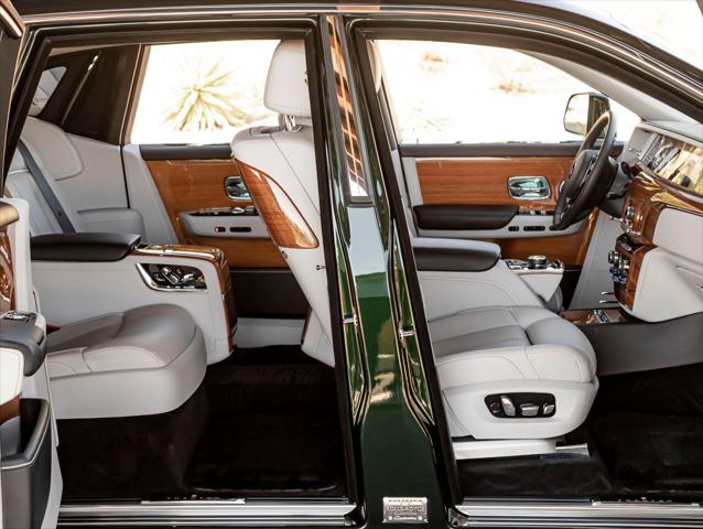 2023 Rolls-Royce Phantom Base