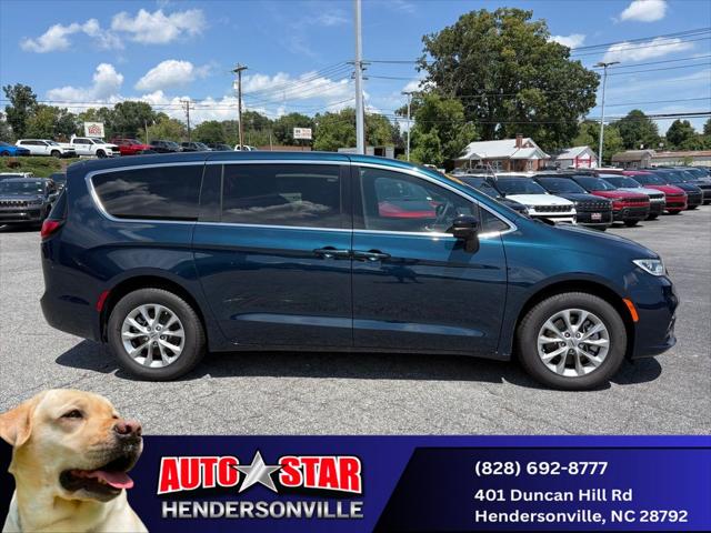 2025 Chrysler Pacifica PACIFICA SELECT AWD
