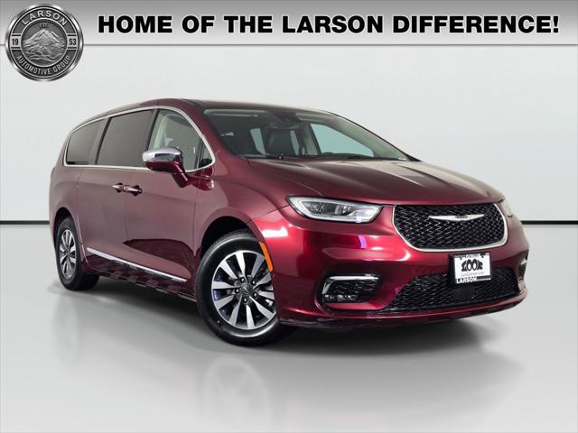 2022 Chrysler Pacifica Hybrid Limited for sale in Puyallup, WA