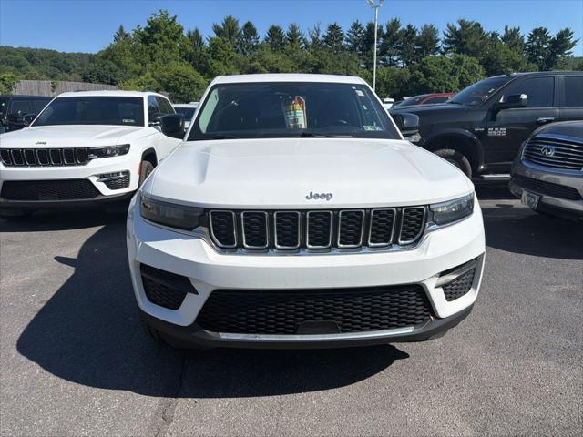 2022 Jeep Grand Cherokee Laredo 4x4