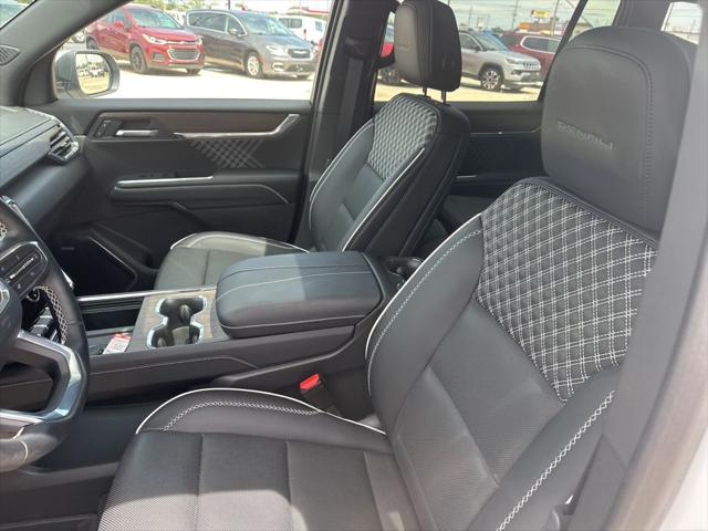 2025 GMC Acadia AWD Denali