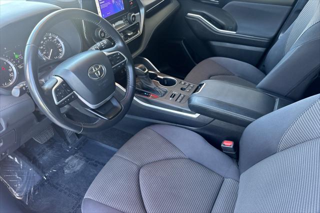 2024 Toyota Highlander LE
