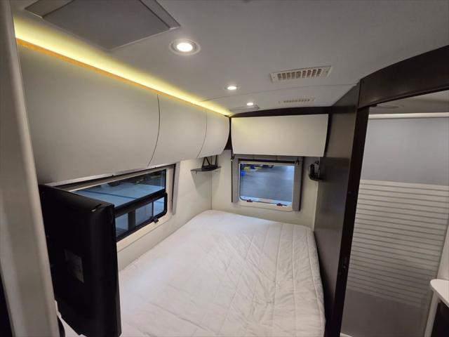 2018 Mercedes-Benz Sprinter 3500XD Chassis Standard Roof V6