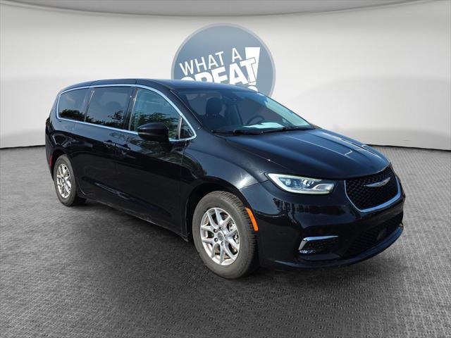 2024 Chrysler Pacifica Touring L for sale in Austintown, OH