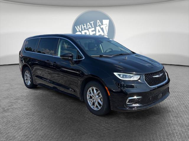 2024 Chrysler Pacifica Touring L for sale in Austintown, OH