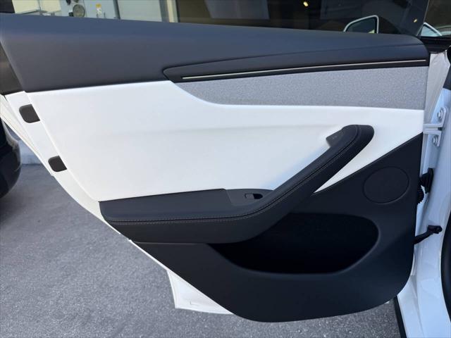 2026 Tesla Model Y Premium Rear-Wheel Drive