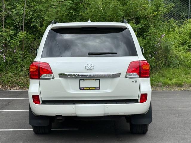 2013 Toyota Land Cruiser V8
