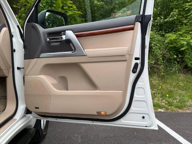 2013 Toyota Land Cruiser V8