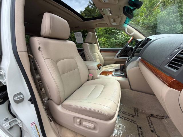 2013 Toyota Land Cruiser V8