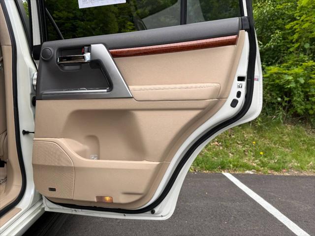 2013 Toyota Land Cruiser V8