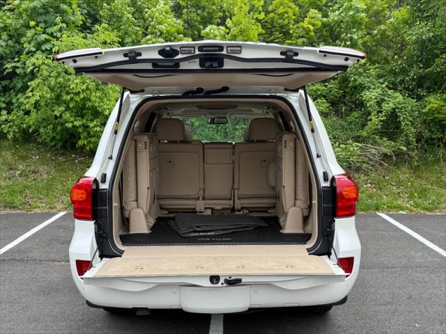 2013 Toyota Land Cruiser V8