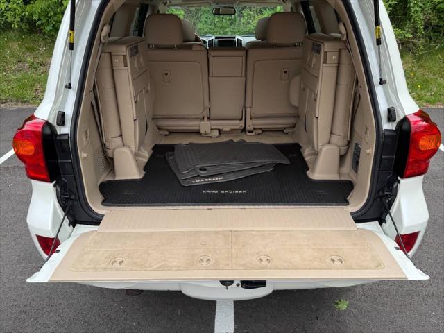 2013 Toyota Land Cruiser V8