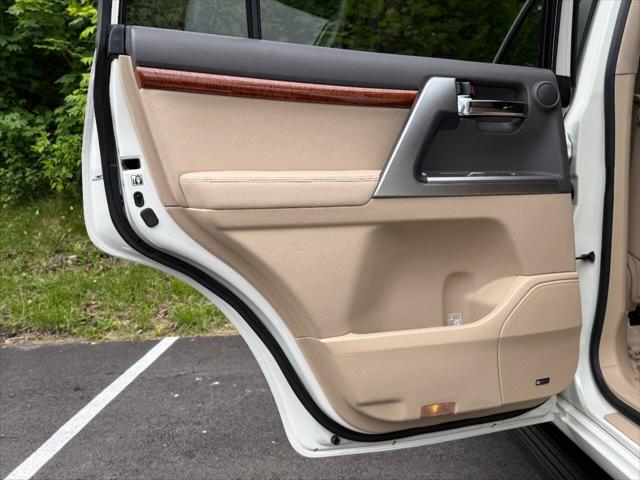 2013 Toyota Land Cruiser V8