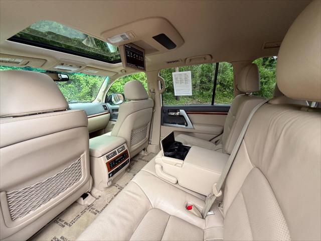 2013 Toyota Land Cruiser V8
