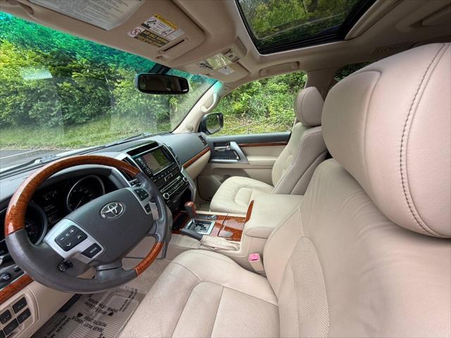 2013 Toyota Land Cruiser V8