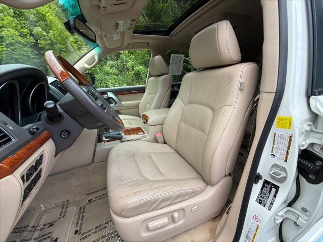 2013 Toyota Land Cruiser V8