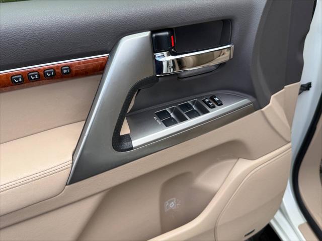 2013 Toyota Land Cruiser V8