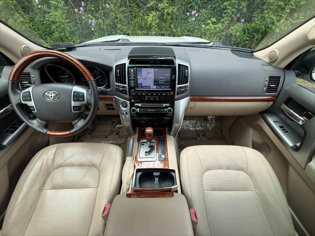 2013 Toyota Land Cruiser V8