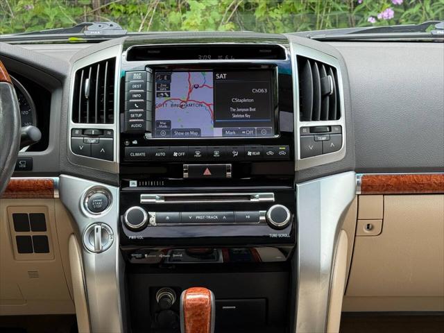2013 Toyota Land Cruiser V8