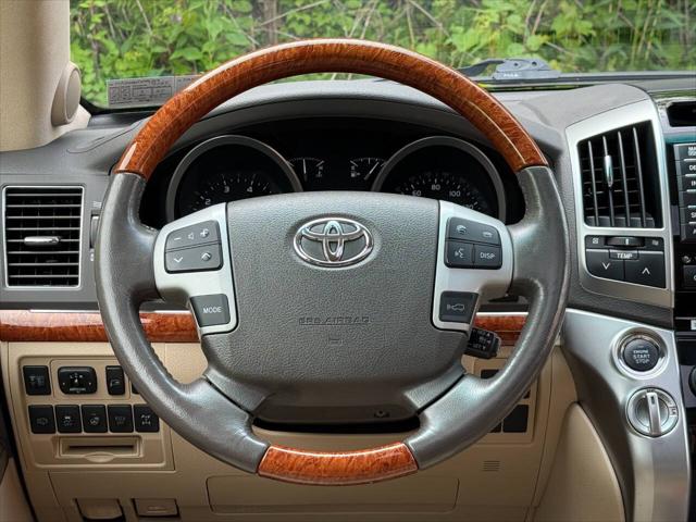 2013 Toyota Land Cruiser V8
