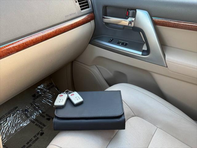 2013 Toyota Land Cruiser V8