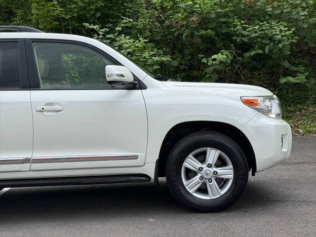 2013 Toyota Land Cruiser V8