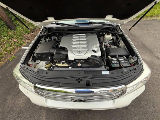 2013 Toyota Land Cruiser V8