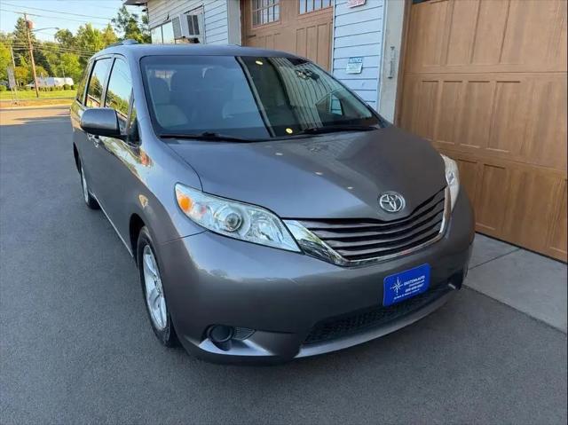2017 Toyota Sienna LE 8 Passenger for sale in Bordentown, NJ