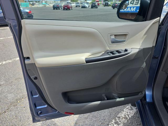 2017 Toyota Sienna LE 7 Passenger