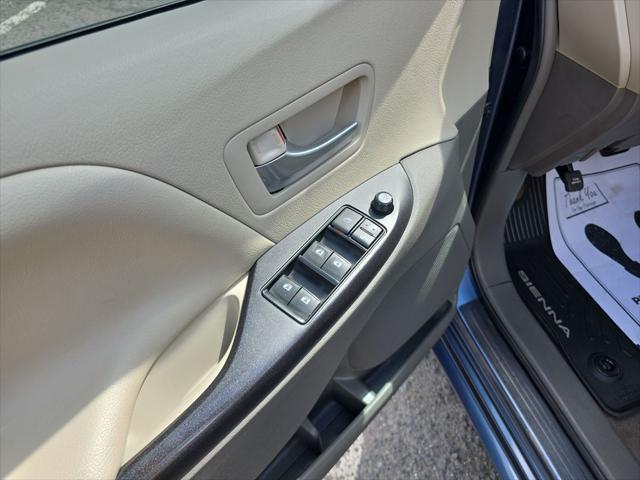 2017 Toyota Sienna LE 7 Passenger