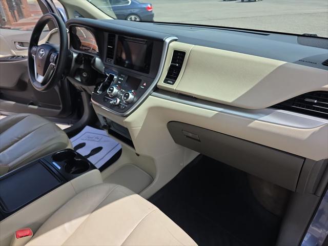 2017 Toyota Sienna LE 7 Passenger