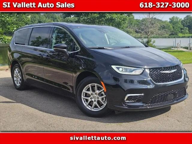 2023 Chrysler Pacifica Touring L for sale in Nashville, IL