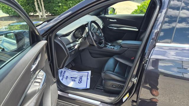 2023 Cadillac XT4 AWD Premium Luxury